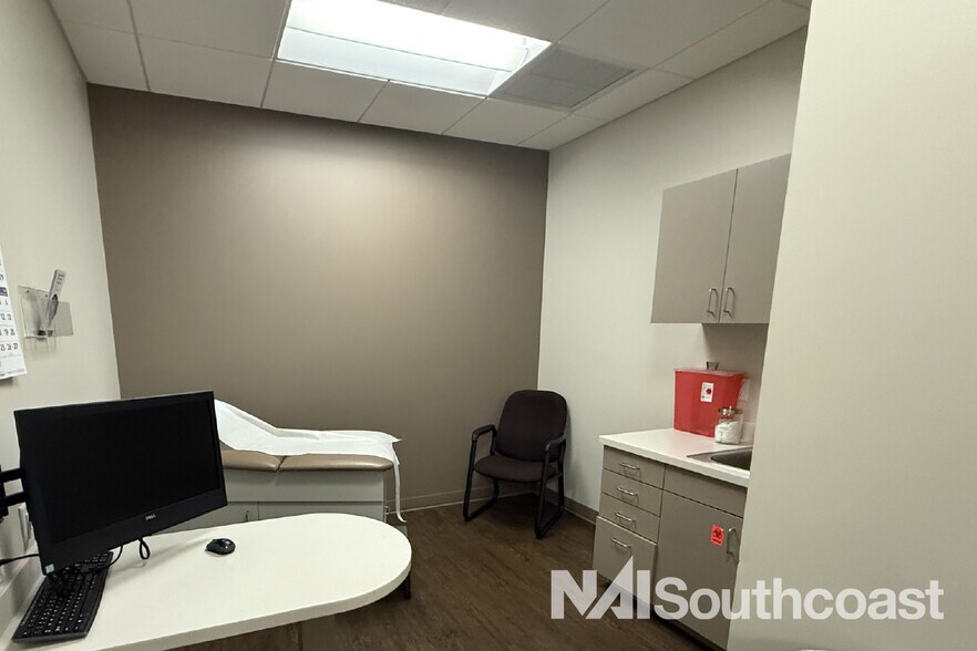 More Photos Of 1221 S State Road 7, Wellington Medical For Lease
