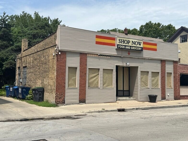 More Photos Of 1942-1948 Maple Ave, Evanston General Retail For Lease