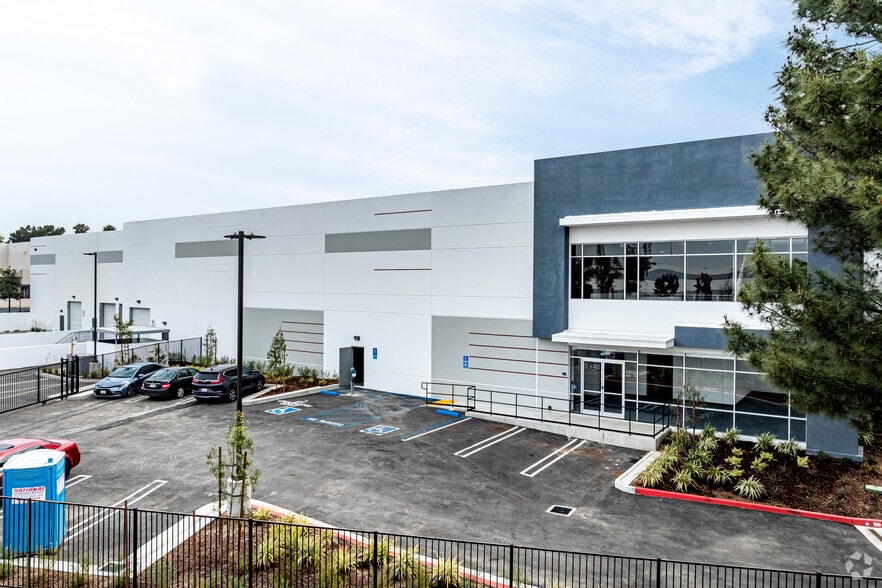 More Photos Of 11295 Inland Ave, Jurupa Valley Manufacturing For Sale