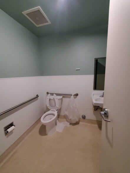 More Photos Of 1001-1015 N Aviation Blvd, Manhattan Beach Unknown For Lease
