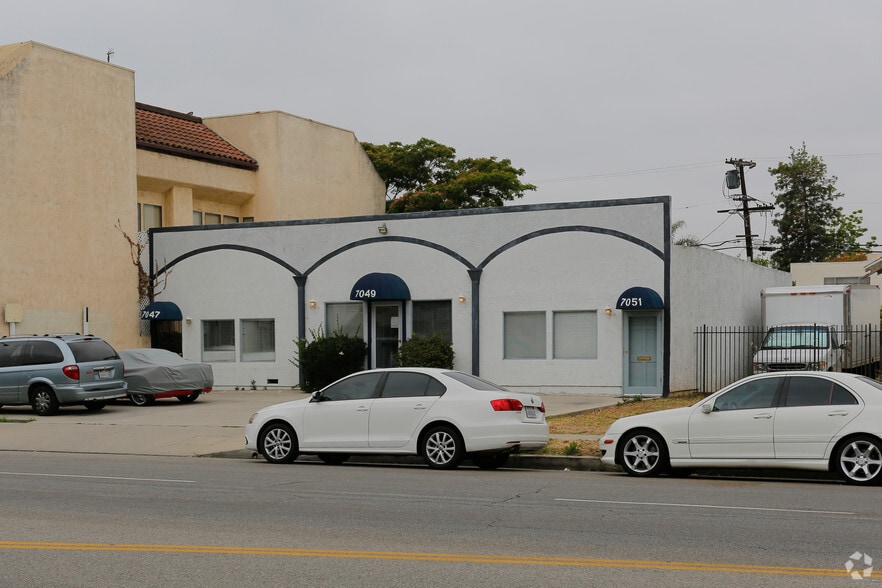 More Photos Of 7049 Owensmouth Ave, Canoga Park Office For Lease