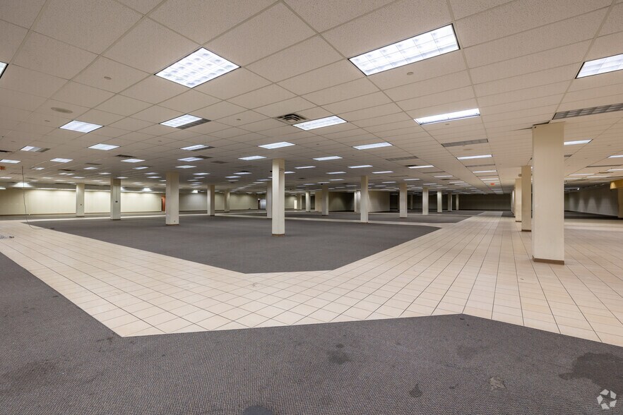 More Photos Of 820 & 3655 Citadel Dr E, Colorado Springs General Retail For Sale