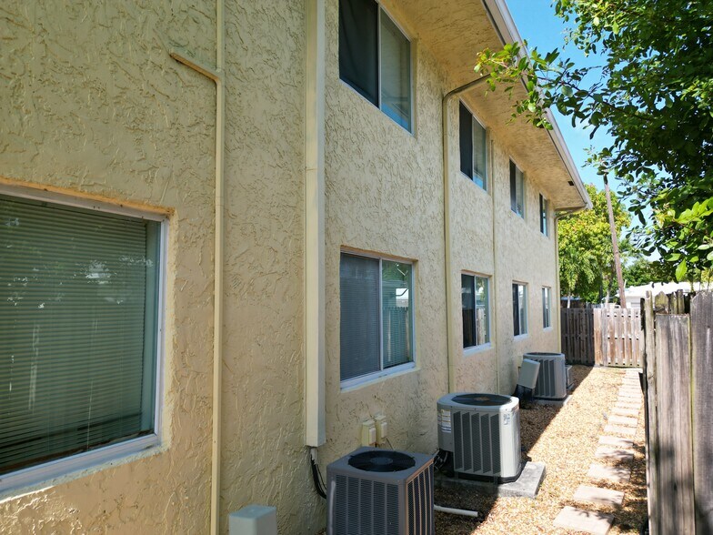 More Photos Of 724 NE 4th St, Hallandale Beach Apartments For Sale