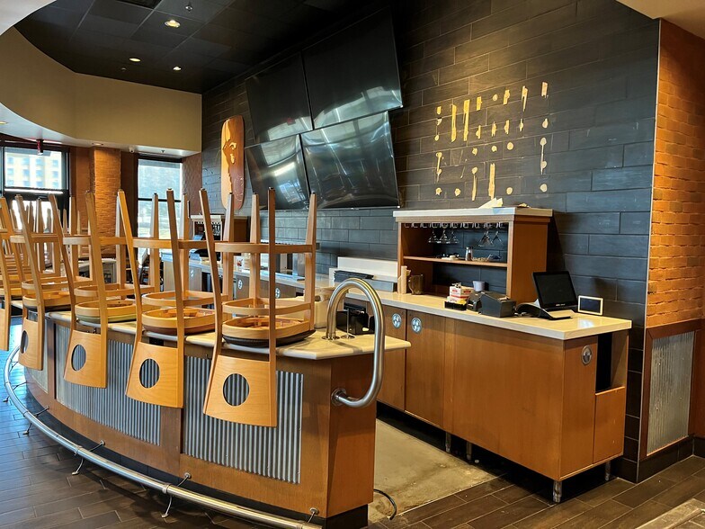 More Photos Of 2150 E Lamar Blvd, Arlington Unknown For Lease