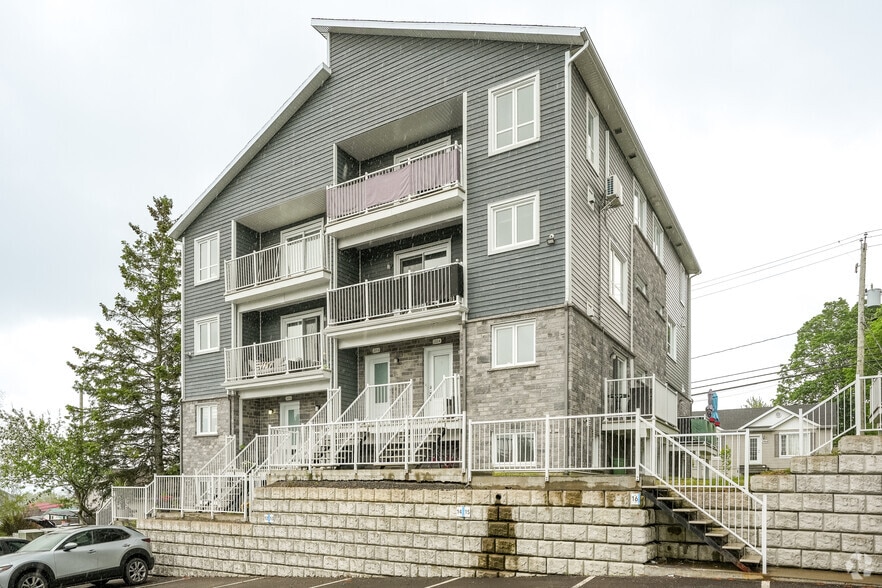 More Photos Of 2105D Av Lapierre, Québec Apartments For Sale