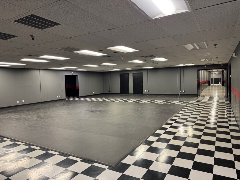 More Photos Of 7700 E 38th St, Tulsa Manufacturing For Sale