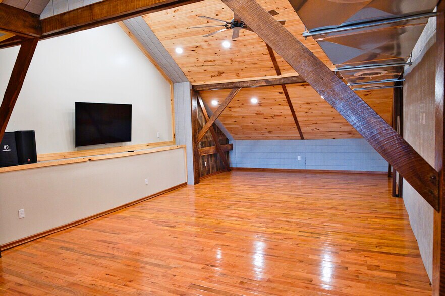 More Photos Of 5984 W South Range Rd, Salem Service For Sale