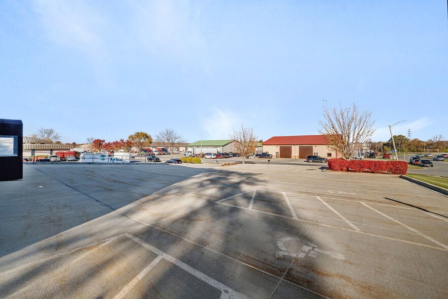 More Photos Of 801 Brian Dr, Crest Hill Light Distribution For Lease