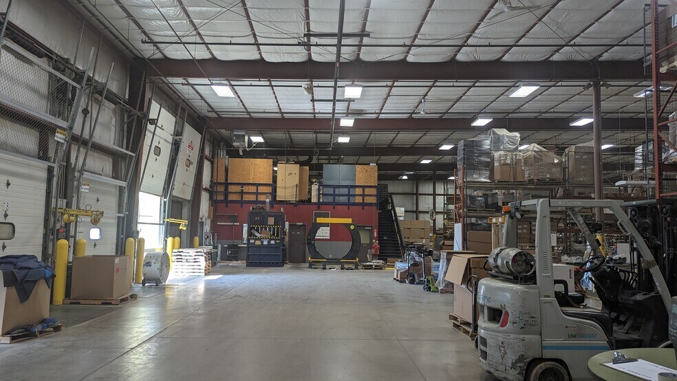 More Photos Of 525 W Rolling Meadows Dr, Fond Du Lac Warehouse For Lease