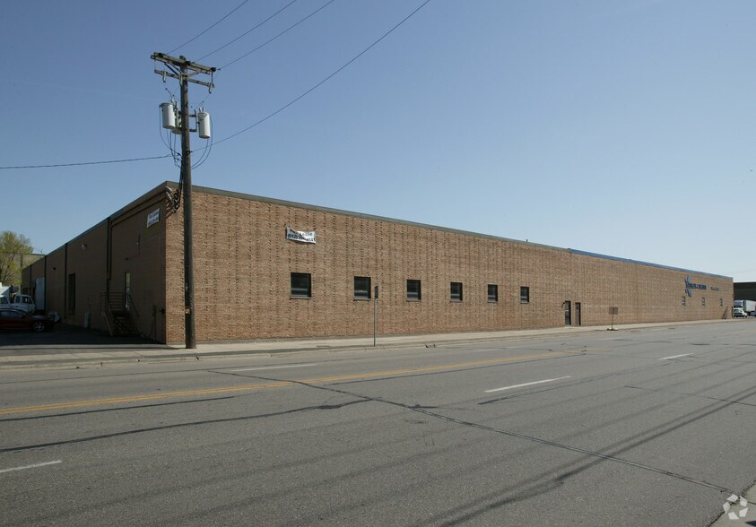 More Photos Of 2323-2409 E Hennepin Ave, Minneapolis Warehouse For Sale