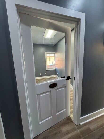 More Photos Of 301-304 Macy Dr, Roswell Medical For Lease