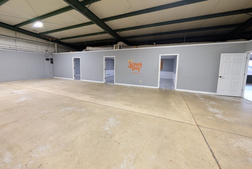 More Photos Of 608 E Booth Rd, Searcy Light Manufacturing For Lease