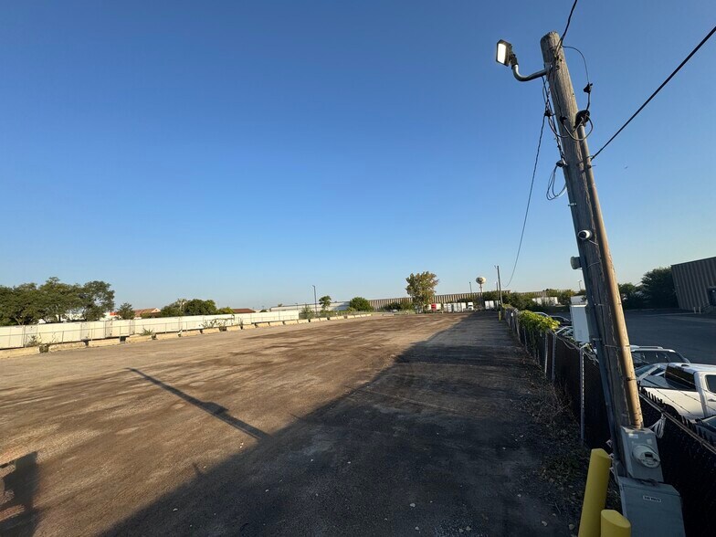 More Photos Of 145 E Thorndale Ave, Wood Dale Land For Lease