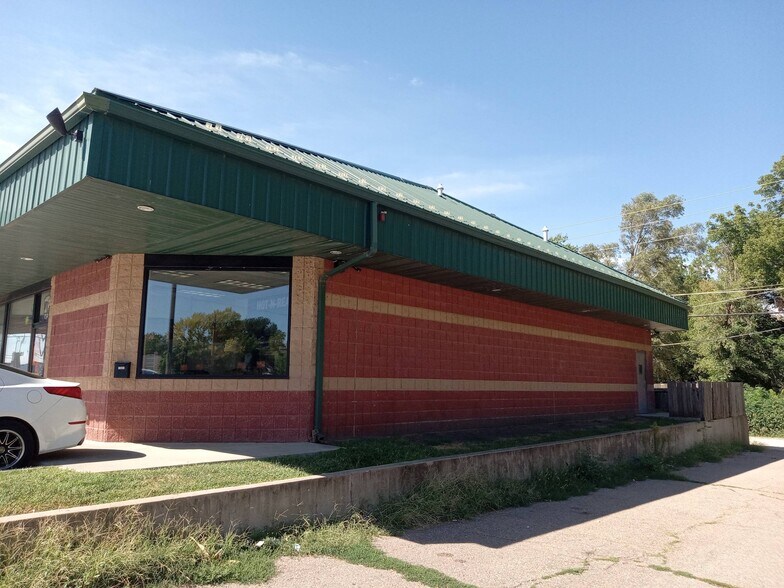 More Photos Of 1001 N Main St, Newton General Retail For Lease