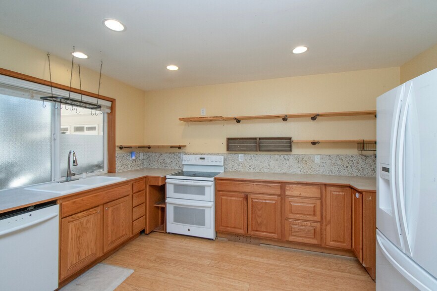 More Photos Of 202 Birdsong Ln, Port Angeles Healthcare For Sale