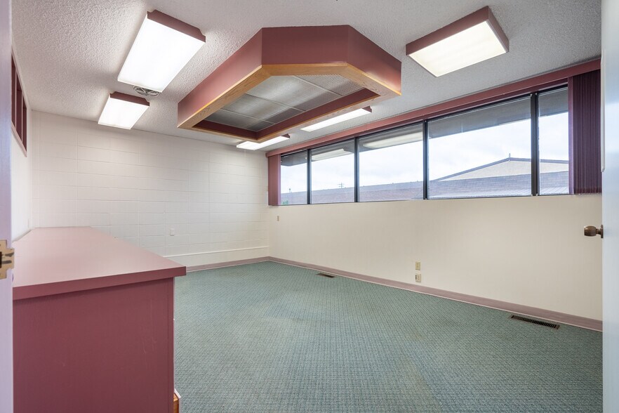 More Photos Of 6209 44 St, Lloydminster Office For Lease