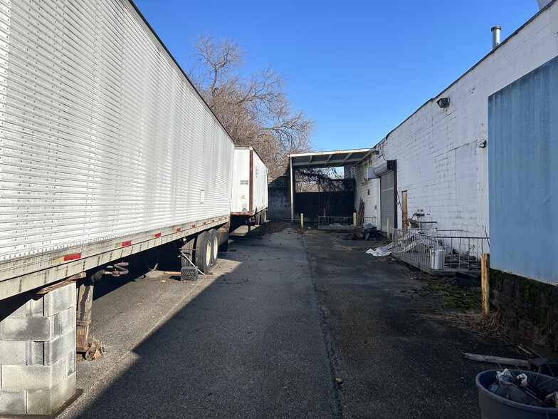 More Photos Of 901-909 S Carey St, Baltimore Warehouse For Sale