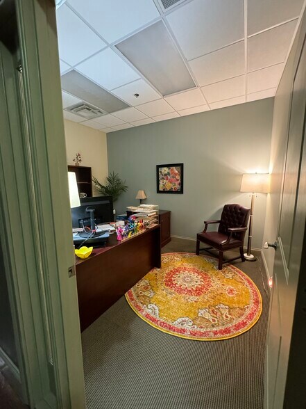 More Photos Of 2200-2300 Sutherland Ave, Knoxville Office For Lease