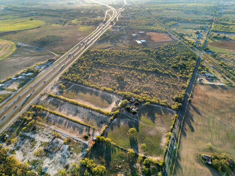 More Photos Of 17963 Interstate 35 Access Rd, Lytle Land For Sale