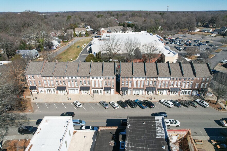 More Photos Of 21315 W Catawba Ave, Cornelius Storefront Retail Residential For Lease