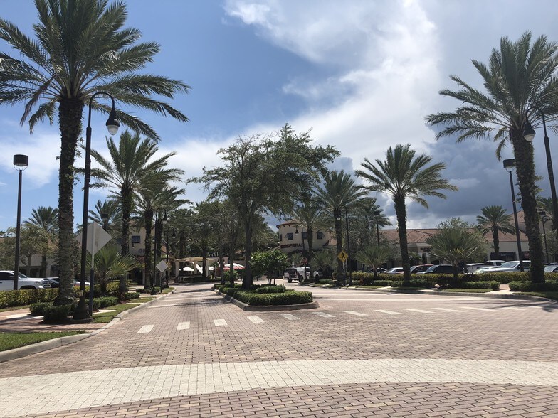 More Photos Of 4530 Donald Ross Rd, Palm Beach Gardens General Retail For Sale