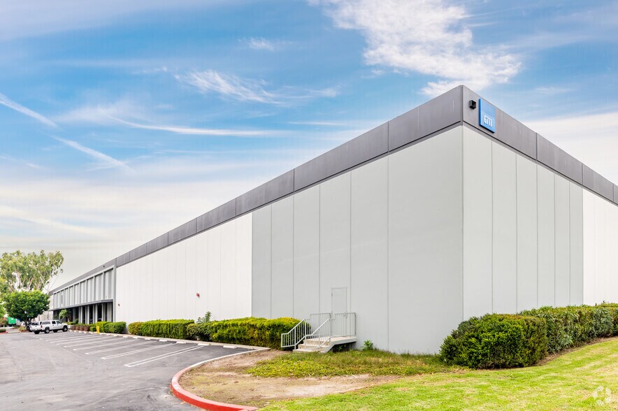 More Photos Of 5911-5915 Fresca Dr, La Palma Warehouse For Lease