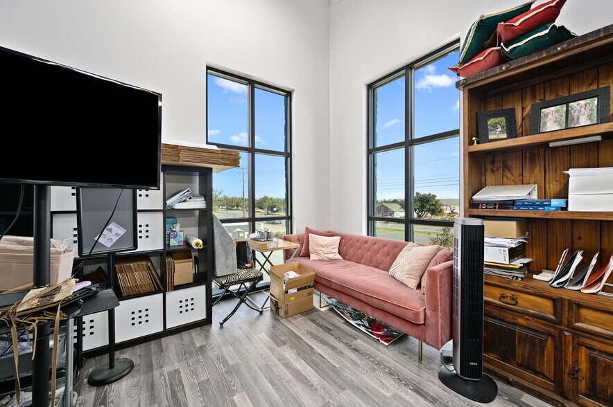 More Photos Of 901 N Vista Ridge Blvd, Cedar Park General Retail For Lease
