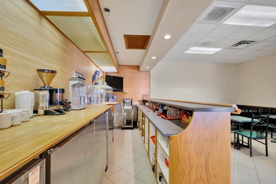 More Photos Of 1727 Division Rd N, Kingsville Restaurant For Sale