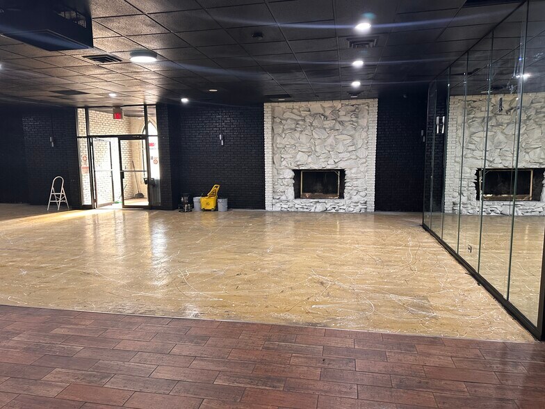 More Photos Of 8350 S 88th Ave, Justice Restaurant For Sale