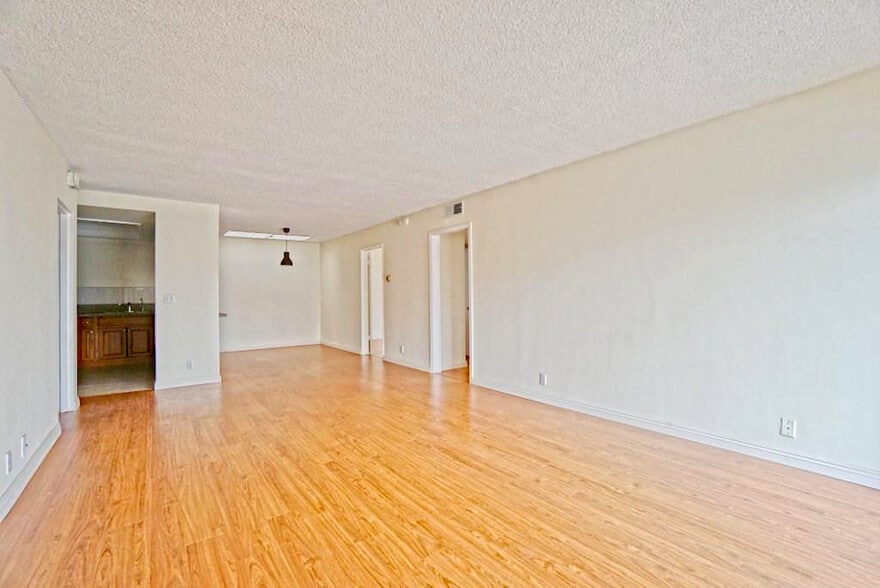 More Photos Of 933 New Depot St, Los Angeles Apartments For Sale