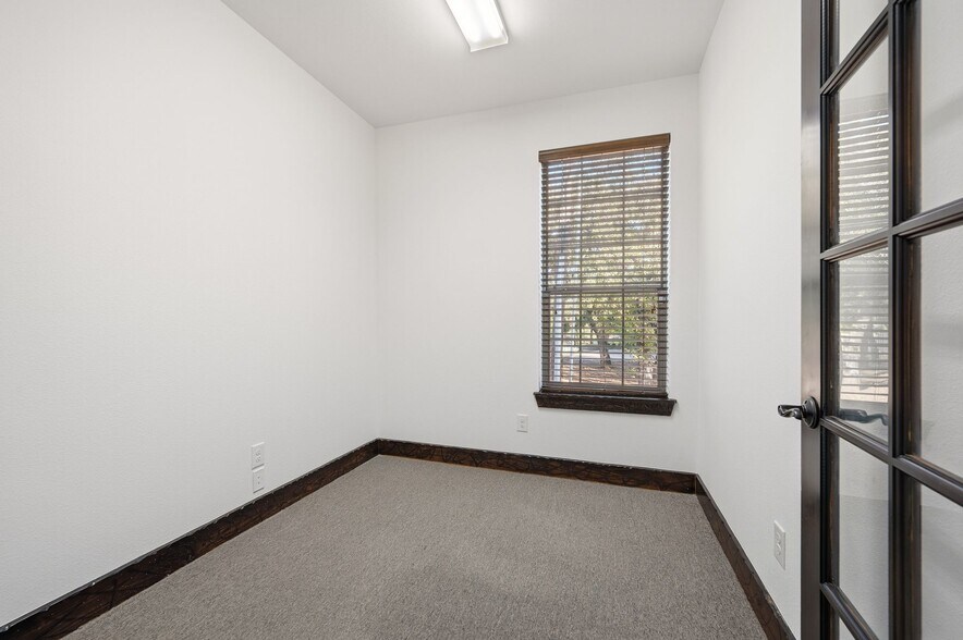 More Photos Of 131 Quest Ct, Keller Office For Lease