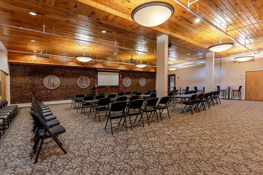 More Photos Of 17 Market Sq, Knoxville Storefront Retail Office For Sale