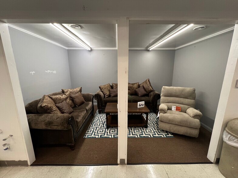 More Photos Of 622 W Texas Ave, Baytown Storefront Retail Office For Lease