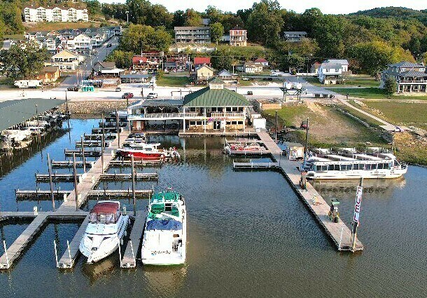 More Photos Of 215 W Water St, Grafton Marina For Sale