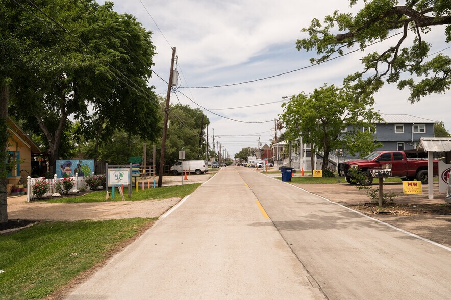 More Photos Of 706 Bradford Ave, Kemah Land For Sale