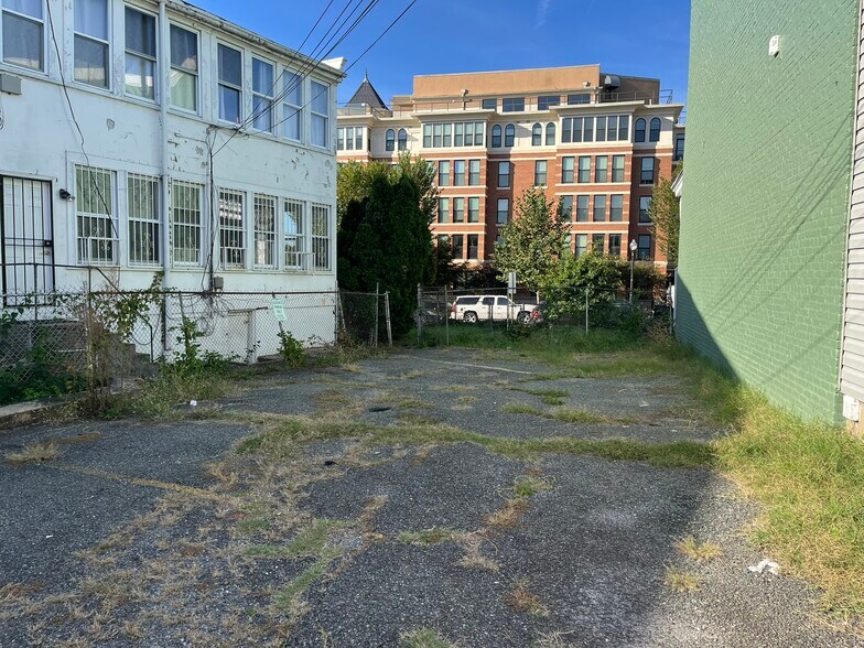 More Photos Of 5 Barney Cir SE, Washington Medical For Lease