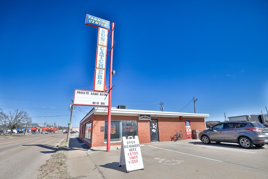 More Photos Of 1103 E Acton Ave, Wood River General Retail For Sale