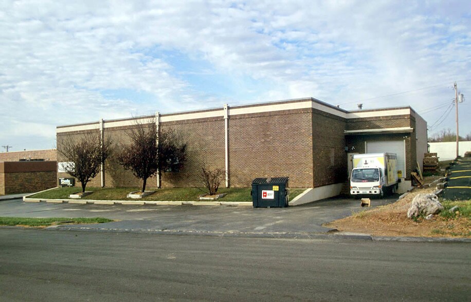 More Photos Of 10781-10785 Indian Head Industrial Blvd, Saint Louis Warehouse For Sale