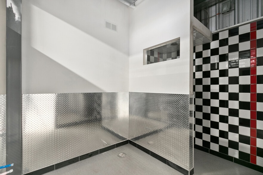 More Photos Of 5380 Ronald Reagan Blvd, Johnstown Light Distribution For Sale