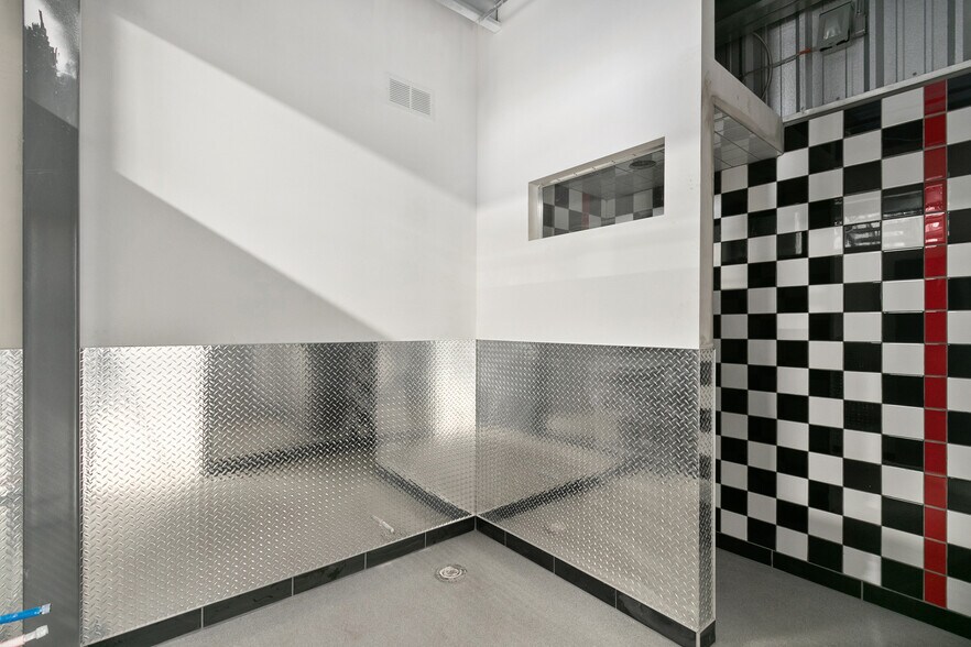 More Photos Of 5380 Ronald Reagan Blvd, Johnstown Flex For Sale