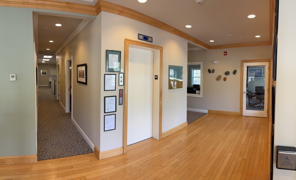More Photos Of 26 Londonderry Tpke, Hooksett Office For Sale