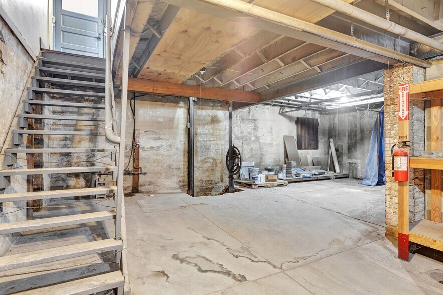 More Photos Of 2435 Williams Ave, Cincinnati Storefront Retail Residential For Lease