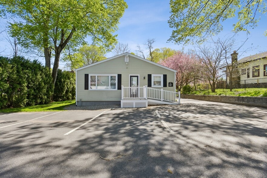 More Photos Of 65 Sachem St, Norwich Medical For Sale