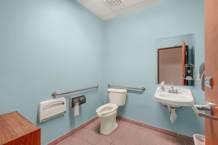 More Photos Of 9407 NE Vancouver Mall Dr, Vancouver Office Residential For Sale
