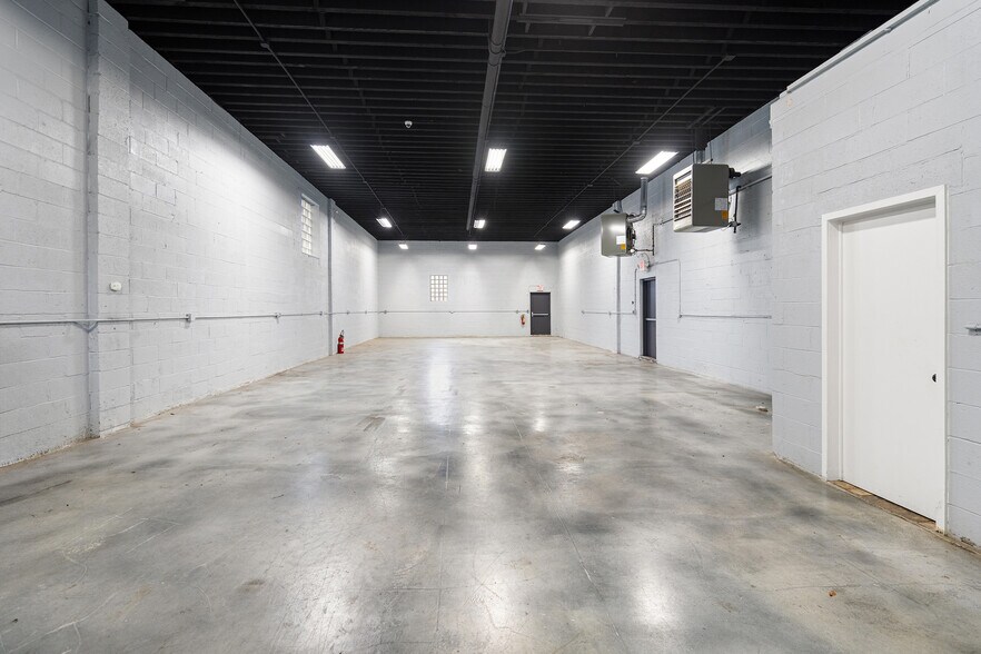 More Photos Of 353 Railroad Ave, Hackensack Warehouse For Lease