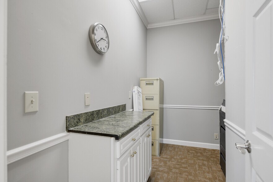 More Photos Of 133 Indian Lake Rd, Hendersonville Office For Lease