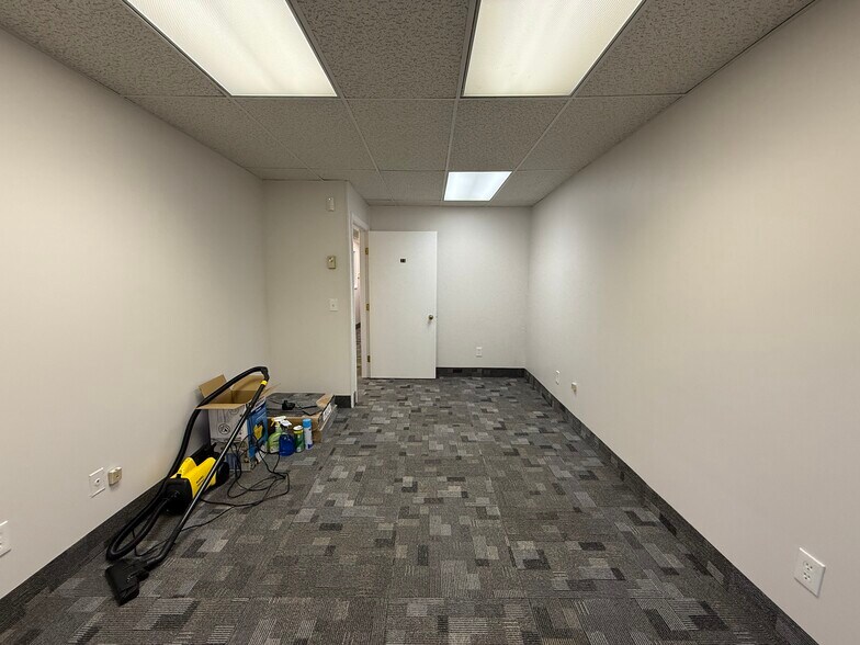 More Photos Of 625 Chandler St, Worcester Storefront Retail Office For Lease