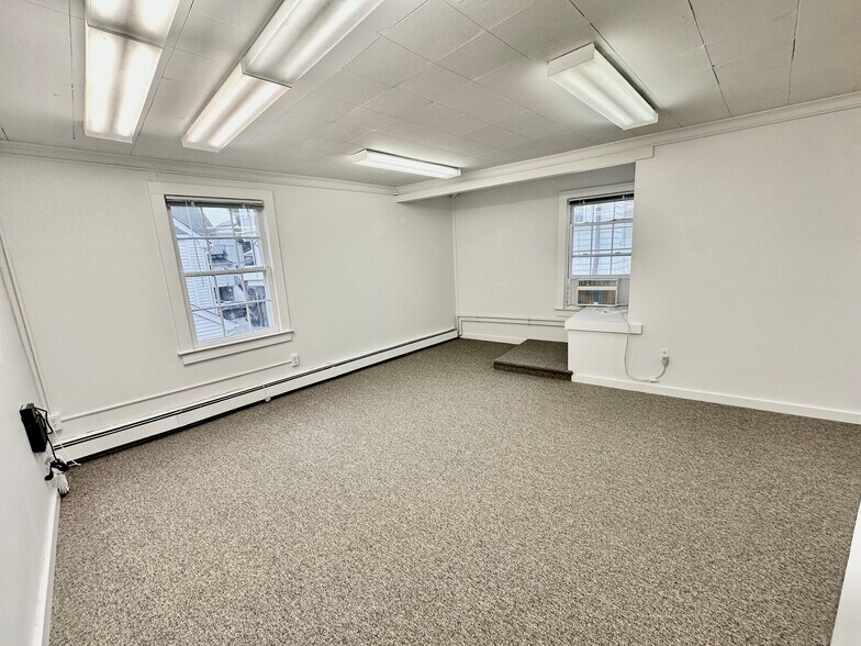 More Photos Of 115 Mason St, Greenwich Freestanding For Lease