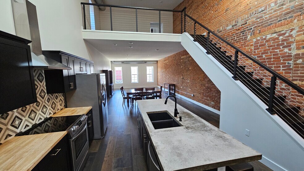 More Photos Of 22 S Main St, Miamisburg Storefront Retail Residential For Lease