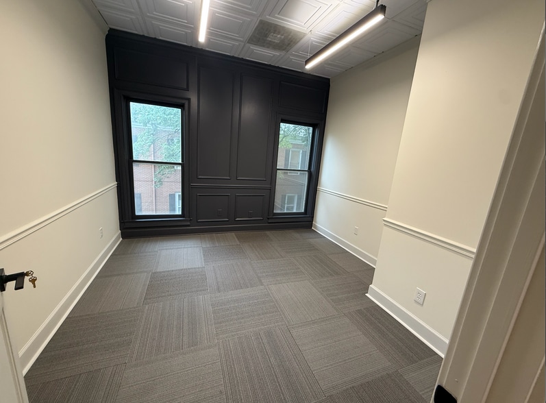 More Photos Of 5064 Roswell Rd, Atlanta Office Residential For Sale